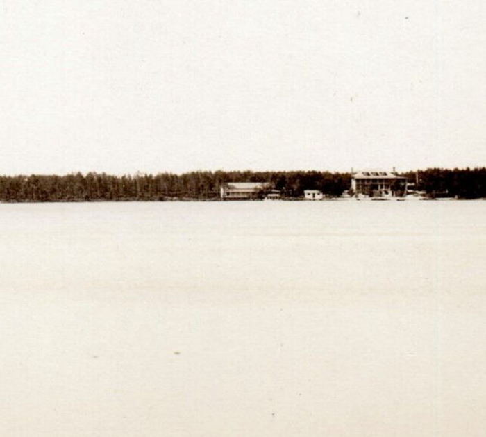 Van Ettan Lake Lodge (Van Etten Lake Lodge) - Historical Photo Of Lodge From Lake